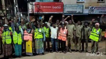 వికారాబాద్: మున్సిపల్ పరిధిలోని మున్సిపల్ కార్మికులకు ఇళ్లు, స్థలాలు మంజూరు చేయాలంటూ సీఐటీయూ ఆధ్వర్యంలో నిరసన