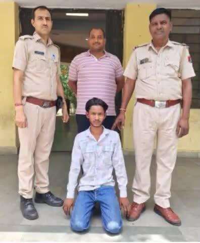 कोटा शहर पुलिस थाना महावीर नगर की टीम द्वारा रात्रि के समय दुकानों के शटर तोड़कर चोरी करने वाले गिरोह का पर्दाफाश करते हुये एक मुल्जिम गिरफ्तार।

।कोटा शहर पुलिस सदैव आपकी सेवा में तत्पर।