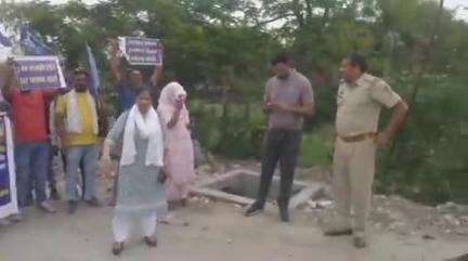 राई: सफाई कर्मचारियों ने मांगों को लेकर बहालगढ़ से दिल्ली के लिए पैदल यात्रा शुरू की