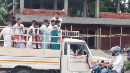 হেলেম: মিছামাৰীৰ আমলখি দলনি বৰ নামঘৰত দুই দিনীয়া কাৰ্যসূচীৰে শ্ৰীমদ্ভাগৱত পাঠ আৰু ব্যাখ্যানুষ্ঠান আৰম্ভ