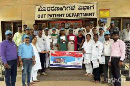 ಹಾವೇರಿ: ನಗರದ ಜಿಲ್ಲಾಸ್ಪತ್ರೆ ಆವರಣದಲ್ಲಿ ರಾಷ್ಟ್ರೀಯ ಹಾಲು ದಿನಾಚರಣೆ; ಗಣ್ಯರಿಂದ ರೋಗಿಗಳಿಗೆ ಹಾಲು ವಿತರಣೆ
