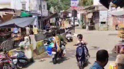 अमरोहा: अमरोहा शहर में नाबालिगों द्वारा वाहन चलाने से सड़क हादसों का खतरा बढ़ा, लोग नहीं ले रहे सबक