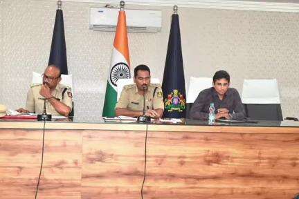 ಬಾಗಲಕೋಟೆ: ನಗರದ ಜಿಲ್ಲಾ ಪೊಲೀಸ್ ಕಾರ್ಯಾಲಯದಲ್ಲಿ ಯಶಸ್ವಿಯಾಗಿ ಜರುಗಿದ ಎಸ್ಸಿ ಎಸ್ಟಿ ಮುಖಂಡರ ಸಭೆ