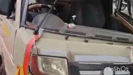 गोला गोकरणनाथ: संसारपुर कस्बा में नींद आने से पिकअप ने बिजली पोल से टकराई, ट्रांसफार्मर हुआ क्षतिग्रस्त, ड्राइवर घायल