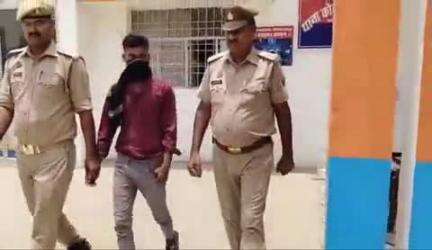 नौगढ़: थानाजोगियाउदयपुर पुलिस ने नाबालिग के साथ दुष्कर्म के आरोपी एक वांछित अभियुक्त को ककरहीटड़िया बाजार से किया गिरफ्तार