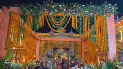 अयोध्या में राम दरबार की स्थापना का उत्साह, दशरथ महल में सजाई गई फूल बंगले की झांकी