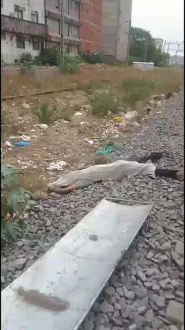 गोमती नगर क्षेत्र अंतर्गत रेलवे क्रॉसिंग के पास मिला एक युवक का शव, मौके पर पहुंची पुलिस
