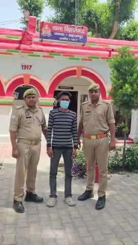 बेहट: नोरंगपुर कुरडीखेड़ा रोड से पुलिस ने अभियुक्त को अवैध चाकू के साथ किया गिरफ्तार