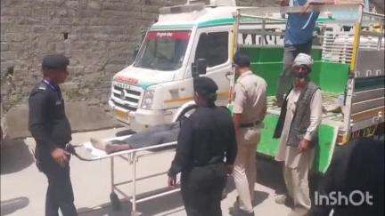 मंडी: पंजाब से कमांद जा रही पिकअप पुल से टकराई, चश्मदीद ने बताया- टकराने के बाद लोग पुल से नीचे उछलकर गिरे