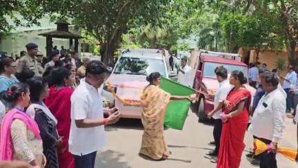 ଛତ୍ରପୁର: ଛତ୍ରପୁର ସ୍ଥିତ ଜିଲ୍ଲା ପରିଷଦ କାର୍ଯ୍ୟାଳୟ ଠାରୁ ଶୁଭାରମ୍ଭ ହେଲା ସହଯୋଗ ରଥ