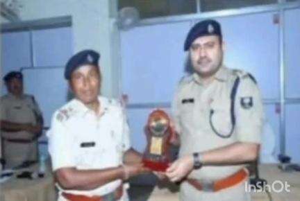 बेगूसराय: पुलिस लाइन में सेवानिवृत्त हुए 3 पुलिस पदाधिकारियों को SP ने किया सम्मानित