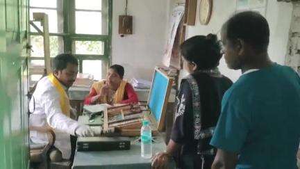 কালচিনি: কালচিনি এলাকায় শ্রমিক ও শ্রমিক পরিবারদের জন্য বিনামূল্যে চক্ষু পরীক্ষা শিবির করল তৃণমূল যুব কংগ্রেস
