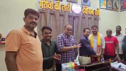 महासमुंद: ताइवान से लौटे महासमुंद शहर के होनहार वुडबॉल खिलाड़ी अभिषेक का नगर पालिका उपाध्यक्ष और टीम ने किया स्वागत