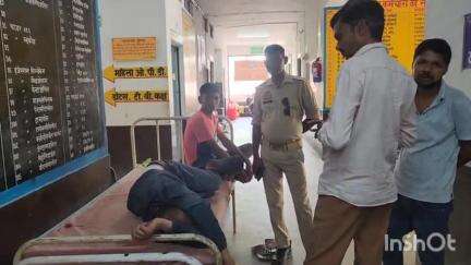 बिसौली: बिसौली नगर में पुलिस चौकी के पास एक बाइक अनियंत्रित होकर फीसली बाइक सवार को घायल कर दिया