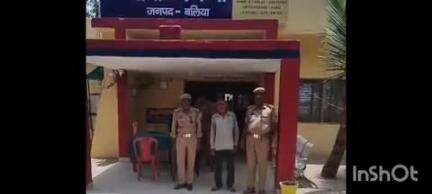 बलिया: फेफना थाने की पुलिस ने तीखा स्थित घर से वारंटी को किया गिरफ्तार