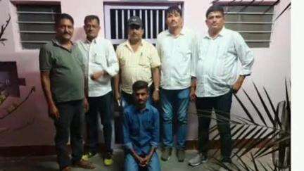 शिव: डीएसटी टीम ने पुलिस थाना शिव के एनडीपीएस एक्ट प्रकरण में 18 माह से वांछित 10,000 के इनामी अपराधी को किया गिरफ्तार