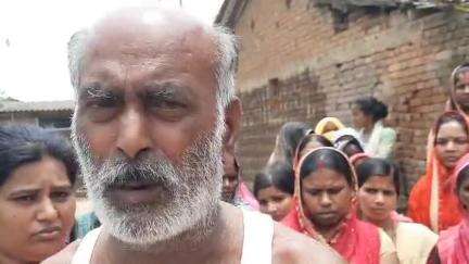 साहेबपुर कमाल: सandalपुर वार्ड संख्या 4 में पीड़ित परिवार डर के साए में जीने को विवश, परिवार को मिल रही धमकियां