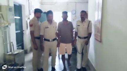 फरसाबहार: फरसाबहार में महिला से दुष्कर्म के आरोपी राजेश्वर यादव को गिरफ्तार कर जेल भेजा गया