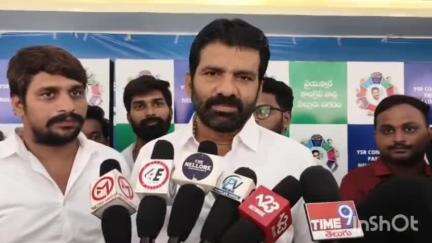 కష్టపడి పని చేసిన ప్రతి ఒక్కరికి గుర్తింపు ఇస్తాం : నెల్లూరులో ఎమ్మెల్సీ చంద్రశేఖర్ రెడ్డి వెల్లడి