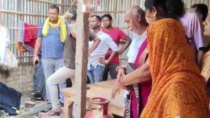 हसनगंज: हसनगंज में आकाशीय बिजली गिरने से तीन घर उजड़े, सो रहे परिवारों ने मुश्किल से बचाई जान