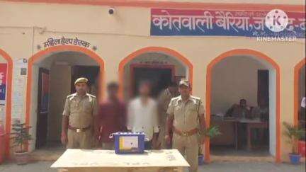 बैरिया: बाबा लक्ष्मण दास ग्राउंड से चोरी की बैटरी के साथ बैरिया पुलिस ने 2 अभियुक्तों को किया गिरफ्तार
