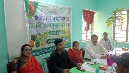 अमरपुर: अमरपुर कृषि भवन में प्रखंड स्तरीय प्रशिक्षण सह उपादान वितरण कार्यक्रम आयोजित