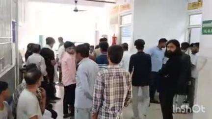 कासगंज: सोरों गेट इलाके में घर में खाना बनाते समय गैस सिलेंडर में लगी आग, तीन लोग आग की चपेट में आकर झुलसे
