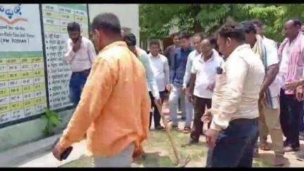 ଲୋଇସିଂହା: ନଅଗାଁ ଖ ସ୍ଥିତ ସରକାରୀ ପ୍ରାଥମିକ ବିଦ୍ୟାଳୟ ପରିସରରେ 'ଶିଶୁ ବାଟିକା' ଗୃହର ଭିତ୍ତିପ୍ରସ୍ତର ସ୍ଥାପନ କଲେ ସ୍ବାସ୍ଥ୍ୟମନ୍ତ୍ରୀ