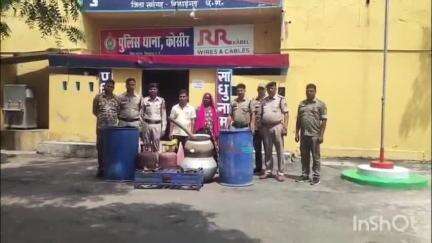 कोसीर पुलिस ने मंडलपारा में की बड़ी कार्रवाई, 335 लीटर कच्ची महुआ शराब के साथ पति-पत्नी को किया गिरफ्तार
