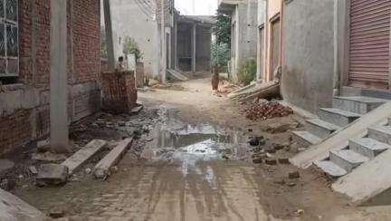 महावन: कस्बा राया के बंसी बट कॉलोनी में गंदगी का लगा अंबार, स्थानीय  लोग परेशान #jansamasya