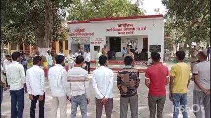 हरदोई: टड़ियांवा थाने में पहुंचे क्षेत्र के 33 हिस्ट्रीशीटरों ने ली अपराध न करने की शपथ, लगाई हाजिरी