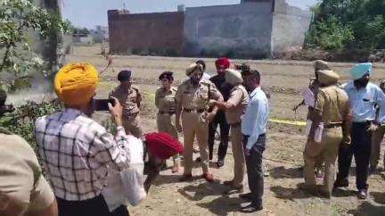 ਅੰਮ੍ਰਿਤਸਰ 2: ਪਿੰਡ  ਸੁਲਤਾਨਵਿੰਡ ਦੇ ਵਿੱਚੋਂ ਦੋ ਸ਼ੂਟਰਾਂ ਨੂੰ ਕੀਤਾ ਗਿਆ ਗ੍ਰਿਫਤਾਰ ਜ਼ਿਨ੍ਹਾਂ ਵਿੱਚੋਂ ਇੱਕ ਹੋਇਆ ਜ਼ਖਮੀ - ਪੁਲਿਸ ਕਮਿਸ਼ਨਰ , ਅੰਮ੍ਰਿਤਸਰ