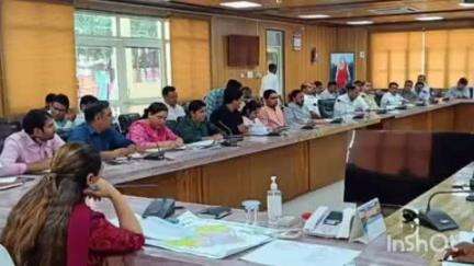 बिजनौर: बिजनौर में बाढ़ को लेकर डीएम ने अधिकारियों को बैठक में दिए निर्देश