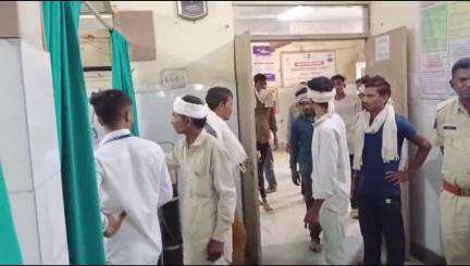 बांसवाड़ा: माटिया गांव में खेतों में पानी की मोटर चालू करते समय किसान को लगा करंट, हुई मौत, शव मोर्चरी में रखा गया