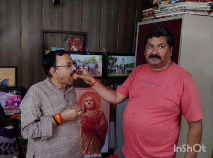 हरदोई: पालिकाध्यक्ष सुखसागर मिश्र का जन्मदिन उनके आवास पर धूमधाम से मनाया गया, बड़ी संख्या में समर्थक पहुंचे