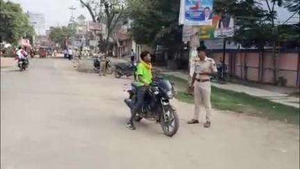 मधुबनी: शहर में ट्रैफिक डीएसपी के नेतृत्व में ट्रैफिक पुलिस ने 30 वाहनों का ₹65,000 का ई-चालान काटा