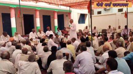 भोंदूमाल धर्मशाला सुल्तानपुर नियर रेलवे स्टेशन पर साबर चौहान की अध्यक्षता में पंचायत का आयोजन।