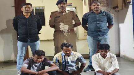 ભરૂચ: ભરૂચ બી ડિવિઝન પોલીસ ઈકરા સ્કૂલ પાસે ગલીમાં જુગાર રમતા ત્રણ જુગારીયાઓને 17 હજારથી વધુના મુદ્દામાલ સાથે ઝડપી પાડ્યા હતા