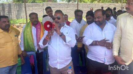 పూతలపట్టు: క్రికెట్ టోర్నమెంట్ ను ప్రారంభించిన పూతలపట్టు శాసనసభ్యులు మురళీమోహన్
