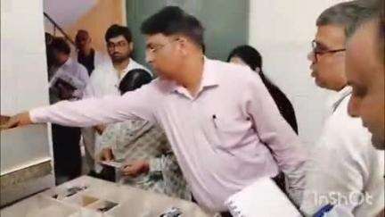 कायमगंज: नवाबगंज सामुदायिक स्वास्थ्य केंद्र का विशेष सचिव ने किया औचक निरीक्षण, कमियों को सुधारने के दिए निर्देश