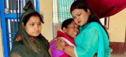 बैरिया: जगदीशपुर के समीप पढ़ने जा रहे 3 छात्रों की गंगा में डूबने से हुई मौत, BJP नेत्री विजय लक्ष्मी ने परिजनों से की मुलाकात