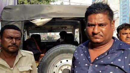 ताजपुर: हरपुर भिंडी गांव के चौक से पुलिस ने मारपीट के आरोप में एक व्यक्ति को किया गिरफ्तार