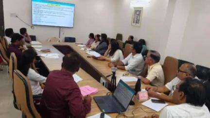 नगर: सावेडीत उपायुक्त मुंडे यांनी घेतला आरोग्य विभागाच्या कामाचा आढावा : दिला सूचना