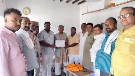 मढ़ौरा: धेनुकी में राजद प्रखंड परिषद की बैठक आयोजित, उपेन्द्र मांझी दोबारा बने प्रखंड अध्यक्ष