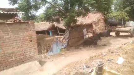 पूरनपुर: गांव सिमरिया अजीतपुर में आवास सर्वे के नाम पर रोजगार सेवक पर बसूली का आरोप लगाया गया