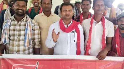 అసిఫాబాద్: కార్మిక చట్టాలను పకడ్బందీగా అమలు చేయాలి: తిర్యాణీలో ఏఐటీయూసీ జిల్లా కార్యదర్శి బోగే ఉపేందర్