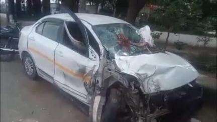 खुर्जा: अरनिया में मुनी फ्लाईओवर के निकट तेज रफ्तार ट्रक ने कार में मारी टक्कर, पति-पत्नी की हुई मौत
