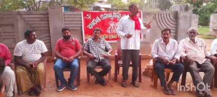 కొత్తగూడెం: పాల్వంచ మండల పరిధిలో సోమలగూడ గ్రామంలో సీపీఐ గ్రామ శాఖ మహాసభ, 11 మందితో నూతన శాఖ సభ్యులు ఎన్నిక