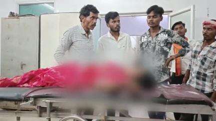 ग्राम कटिया मोड़ के समीप NH-30 पर तेज़ रफ़्तार बाइक से गिरकर महिला की हुई मौत, पोस्टमार्टम के बाद परिजनों को दिया गया शव