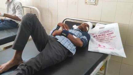 झालरापाटन: चौमहला टोल के पास बेकाबू होकर गिरा बाइक सवार, घायल को जिला अस्पताल में कराया गया भर्ती